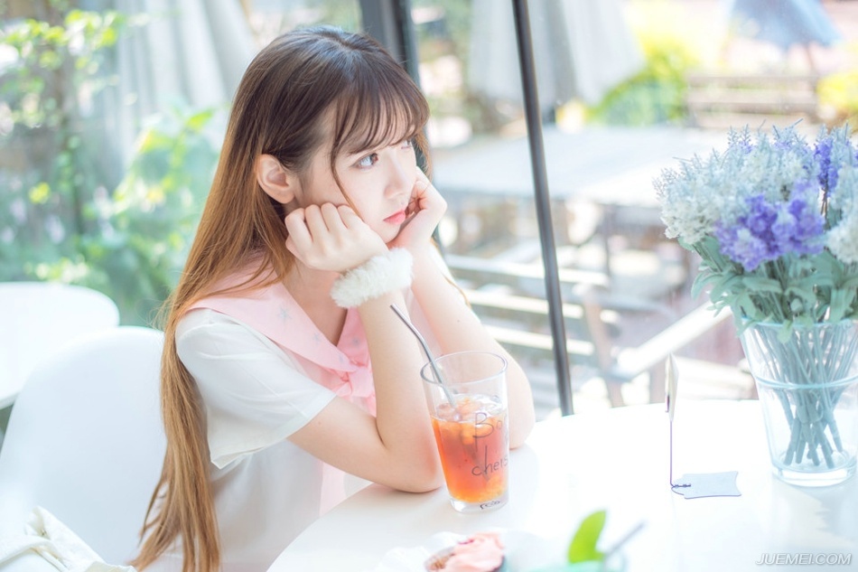“你……”刘璋怒视法正，法正却一脸淡然的看向刘璝：“也幸好，他够蠢，帮我们解决了张任，否则，要入成都，还需多废许多功夫。”
